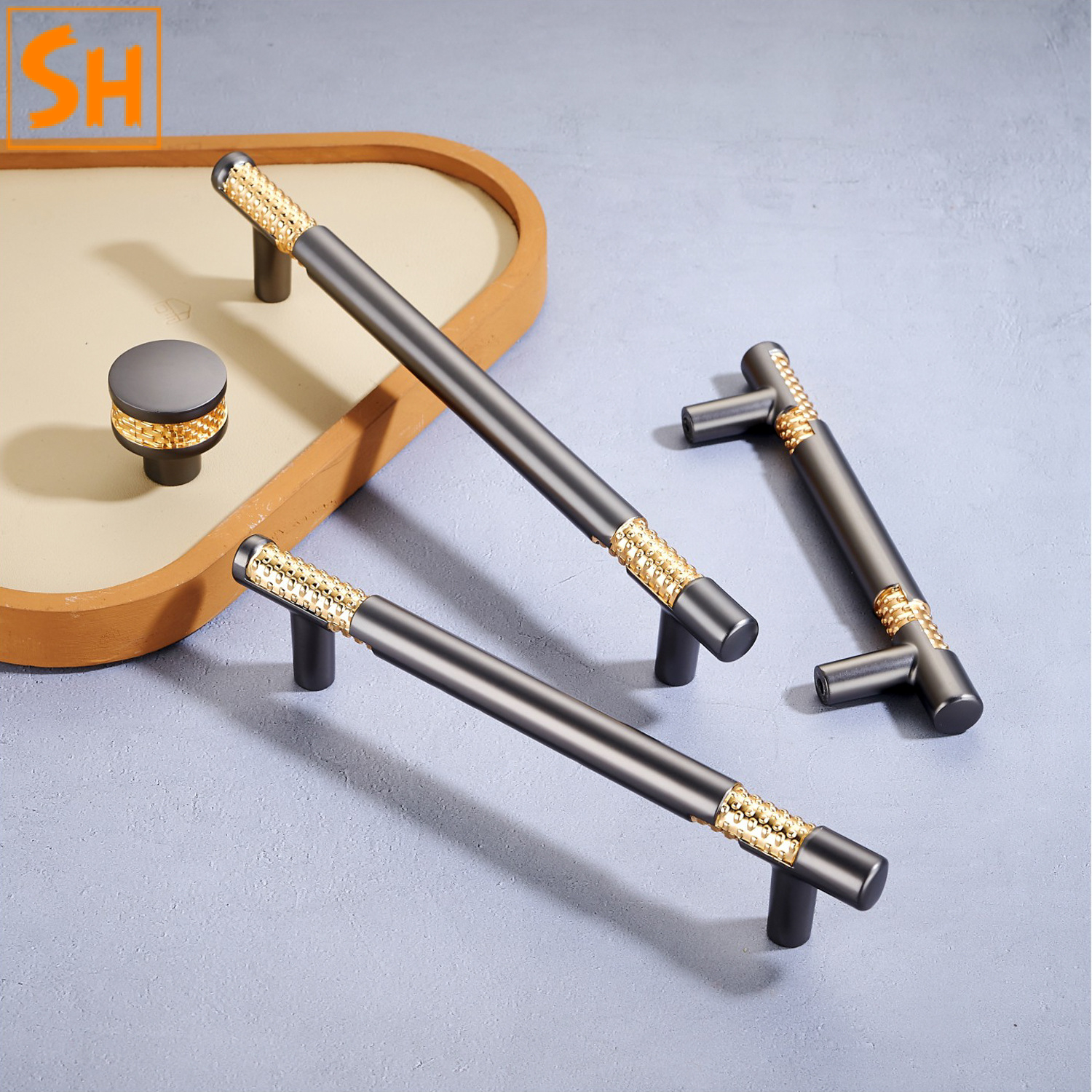 Tay nắm tủ áo hợp kim kẽm phối viền vàng YY6564-11 Tay nắm tủ áo hợp kim kẽm phối viền vàng YY6564