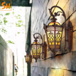 Đèn gắn tường ngoài trời hoa văn cổ điển SHA5683