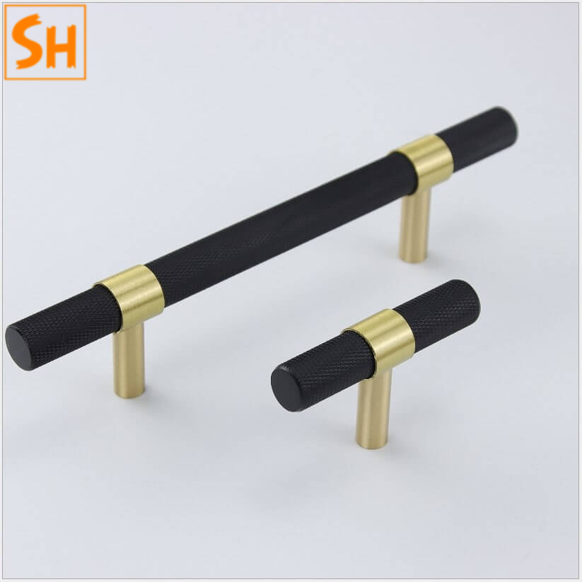 Tay nắm tủ đồng khía cao cấp màu đen vàng SH.SK004-3