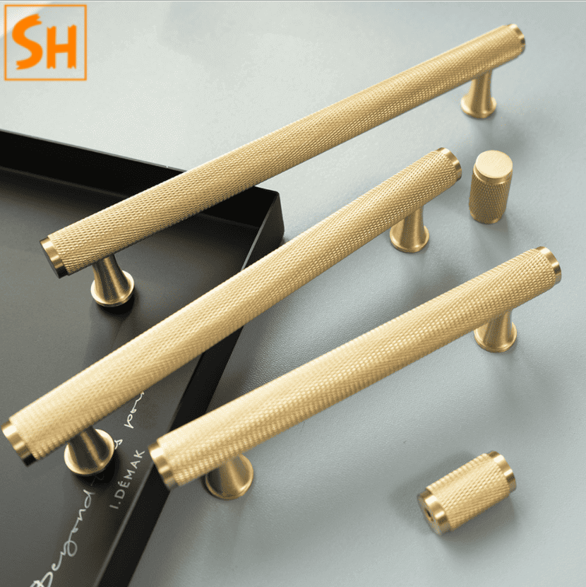 Tay nắm tủ hiện đại đồng khía nhập khẩu Italia C1251-1 Tay nắm tủ hiện đại đồng khía nhập khẩu Italia C1251-1