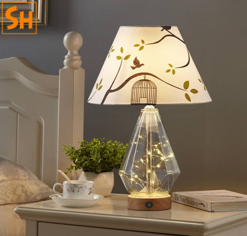 Đèn bàn chao vải họa tiết sinh động SHX139