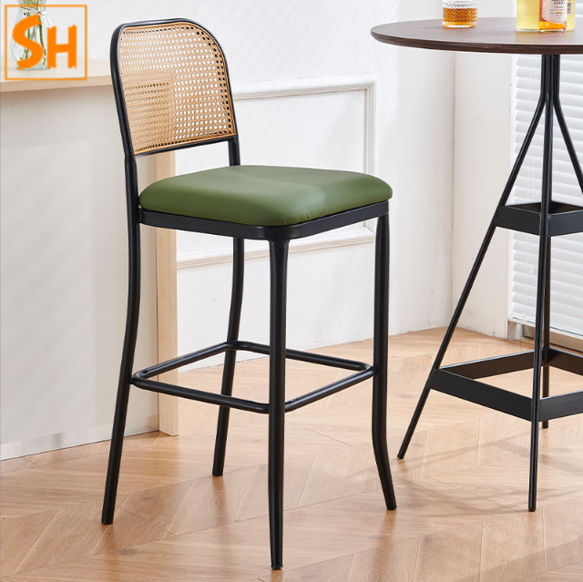 ghe-quay-bar-sang-trong-nordic-quan-tra-sua-botb02-1 Ghế quầy bar sang trọng Nordic quán trà sữa BOTB02 1