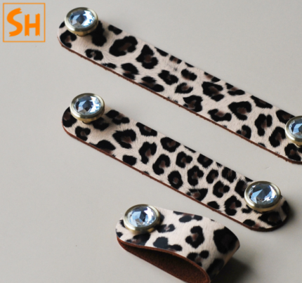 Tay nắm da hoạ tiết da báo hiện đại JJ0051