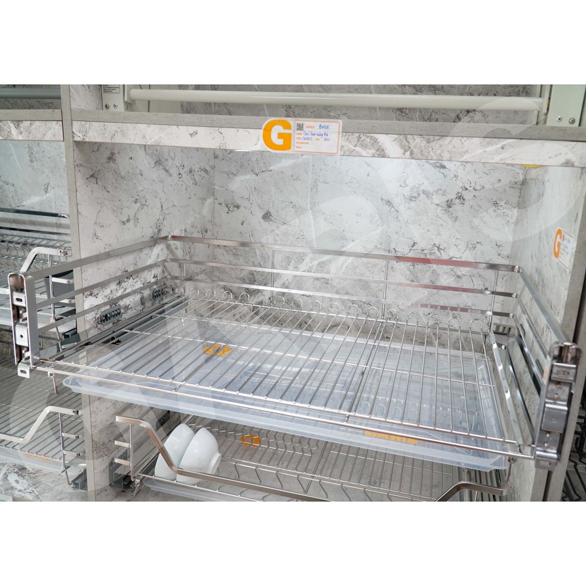 Giá xoong nồi GARIS GP02E lắp đặt thực tế trong tủ bếp hiện đại