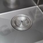 Bồn rửa bát 2 hố cân GARIS GST2382 lắp dương bàn đá trong bếp hiện đại
