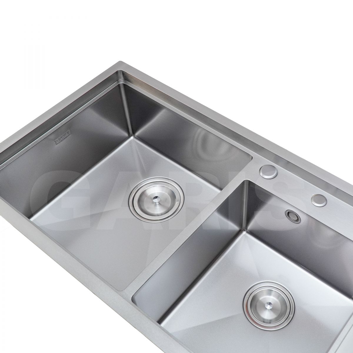 Thiết kế 2 hố lệch chậu rửa bát GARIS GST2282 hố lớn 410x410mm hố nhỏ 320x350mm