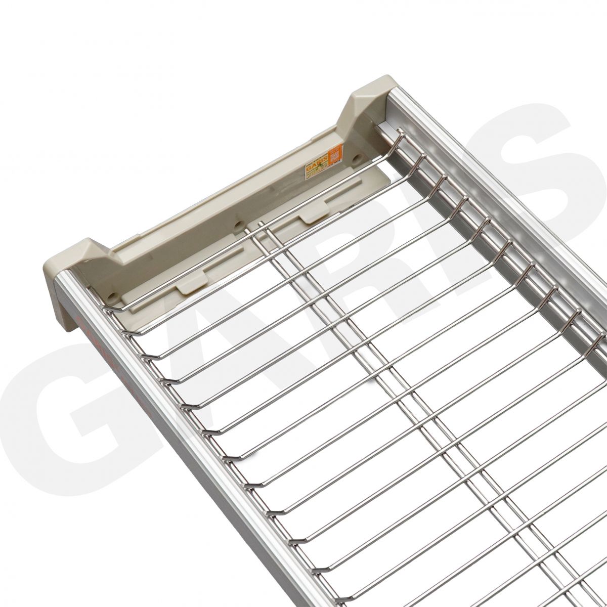 Giá bát đĩa 3 tầng GARIS GBE7 lắp đặt trong tủ bếp góc chụp 2