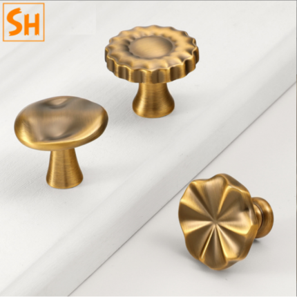 tay nắm tủ hợp kim kẽm vs tay nắm tủ gốm sứ – ưu điểm tay nắm tủ hợp kim kẽm YJ5056 kiểu Pháp 2026