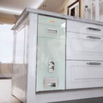 Thùng đựng gạo 15kg mặt kính trắng xanh GARIS MRW630 viền nhôm vát cạnh thay cánh tủ bếp 300mm