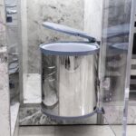 Thùng rác gắn cánh tủ bếp inox GARIS GW510 lắp đặt thực tế
