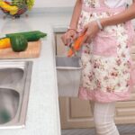 Thùng rác treo cánh tủ nhựa PP GARIS GW04.245 3L màu ghi xám nắp cam