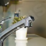 vòi rửa bát cao cấp gắn tường vs gắn chậu – nên chọn vòi rửa bát gắn chậu KVK MF81C cho bếp 2026