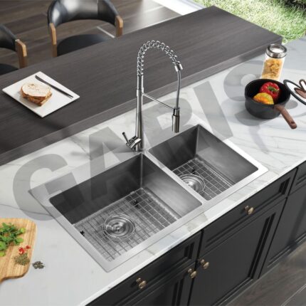 Vòi rửa chén nóng lạnh có dây rút inox 304 xước mờ GARIS MF04E nhìn tổng thể