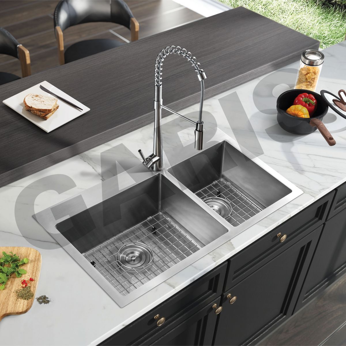 Vòi rửa chén nóng lạnh có dây rút inox 304 xước mờ GARIS MF04E nhìn tổng thể