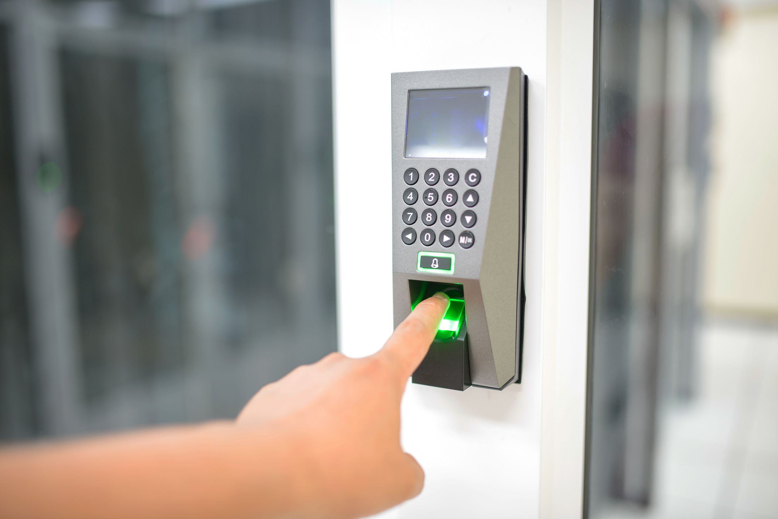 khóa vân tay cửa gỗ – cài đặt vân tay khóa cửa thông minh sau khi lắp