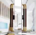Tay nắm cửa gỗ khắc tên theo yêu cầu quán cà phê trà sữa GD0909 – ảnh 4